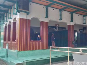 Masjid Al Manshur Klaten Simpan Manuskrip Kuno 3 Bahasa-Berhias Tinta Emas