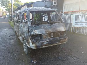 Mobil Hangus Terbakar, Sempat Terdengar Ledakan Kecil