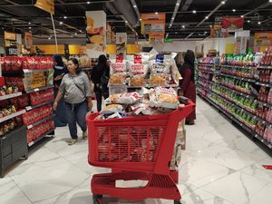 Bingung Buka Rekening Allo Bank, Ada Petugas di Transmart yang Siap Bantu!