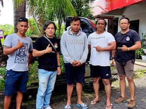 Sadis Oknum Satpol PP di Manado Aniaya Wanita gegara Motornya Dipinjam Sadis Oknum Satpol PP di Manado Aniaya Wanita gegara Motornya Dipinjam