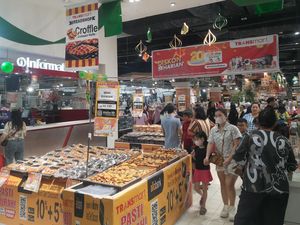 Khusus Hari Ini, Transmart Medan Jual Beras 5 Kg Premium Rp 49 Ribu Khusus Hari Ini, Transmart Medan Jual Beras 5 Kg Premium Rp 49 Ribu
