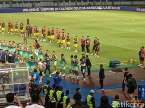 Momen Penghormatan Persib ke I Made Jelang Laga Lawan Persikabo