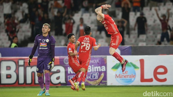 Perayaan gol Michael Krmencik dalam laga Persija vs PSS Sleman.