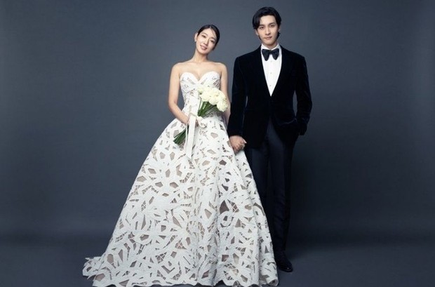 Potret Park Shin Hye dengan Choi Tae Joon /Foto: allkpop.com Foto: allkpop.com