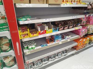 Laku Keras! Snack buat Lebaran Diborong Pengunjung Transmart Full Day Sale