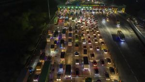 Penampakan dari Udara Arus Mudik di Tol Cikampek