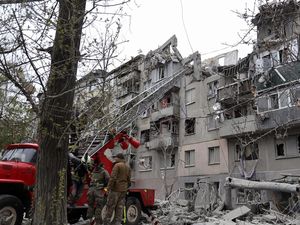 Rudal Rusia Hantam Kota-kota di Ukraina, 5 Orang Tewas Rudal Rusia Hantam Kota-kota di Ukraina, 5 Orang Tewas
