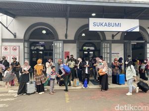 Jelang Lebaran, Ribuan Pemudik Sudah Tiba di Stasiun Sukabumi