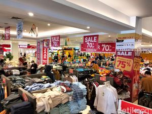 Transmart Kasih Promo Bertubi-tubi Jelang Lebaran, Beli Baju 1 Dapatnya 2!