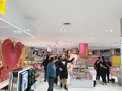 Full Day Sale Dimulai, Pengunjung Mulai Datangi Transmart Kokas