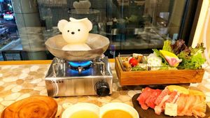 Unik! Hot Pot di Resto Ini Disajikan dengan Boneka Beruang