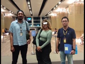 Salah Gunakan Visa Turis buat Jadi Fotografer, Bule Ukraina Dideportasi Salah Gunakan Visa Turis buat Jadi Fotografer, Bule Ukraina Dideportasi