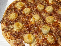 Aneh! Restoran Ini Jual Pizza Topping Selai Kacang dan Pisang