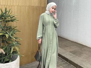 8 Pilihan Baju Lebaran Cantik Warna Sage Green yang Jadi Tren Tahun Ini 8 Pilihan Baju Lebaran Cantik Warna Sage Green yang Jadi Tren Tahun Ini