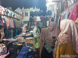 Warga Mulai Berburu Baju Lebaran di Pasar Los Jambi