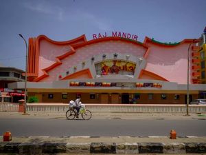 Cuma di India, Bioskopnya Gemas Mirip Toko Es Krim!