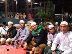 Titik Balik Cak Tessy Pentolan Bonek Hijrah Usai Alami Masa Sulit