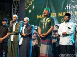 Kisah Hijrah Cak Tessy Pentolan Bonek yang Cinta Selawat dan Persebaya