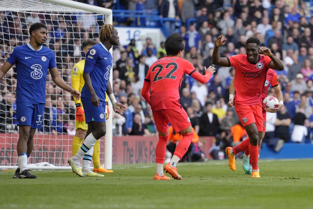 Brighton's Danny Welbeck, right, celebrates after scoring his side's first goal during the English Premier League soccer match between Chelsea and Brighton and Hove Albion at Stamford Bridge stadium in London, Saturday, April 15, 2023. (AP Photo/Kirsty Wigglesworth)
