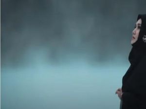 Lirik Lagu Akhir Sebuah Cerita yang Dinyanyikan Evie Tamala Lirik Lagu Akhir Sebuah Cerita yang Dinyanyikan Evie Tamala