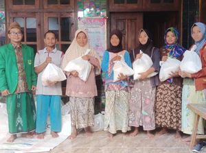 Fraksi PPP Salurkan Ribuan Paket Sembako ke Warga Madura