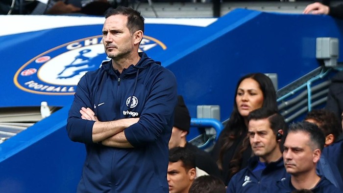LONDON, ENGLAND - APRIL 15: Chelsea interim Manager Frank Lampard looks on during the Premier League match between Chelsea FC and Brighton & Hove Albion at Stamford Bridge on April 15, 2023 in London, England. (Photo by Chloe Knott - Danehouse/Getty Images)
