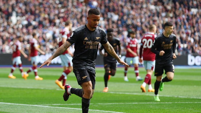 Soccer Football - Premier League - West Ham United v Arsenal - London Stadium, London, Britain - April 16, 2023 Arsenals Gabriel Jesus celebrates scoring their first goal Action Images via Reuters/Matthew Childs EDITORIAL USE ONLY. No use with unauthorized audio, video, data, fixture lists, club/league logos or live services. Online in-match use limited to 75 images, no video emulation. No use in betting, games or single club /league/player publications.  Please contact your account representative for further details.