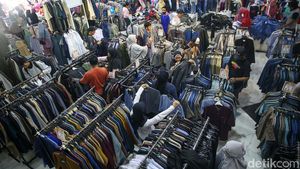 Gaspol! H-6 Warga Berburu Baju Lebaran