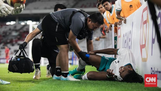 Timnas Indonesia U-22 melawan Lebanon dalam pertandingan Internasional Friendly Match di Stadion Utama Gelora Bung Karno, Jakarta, Minggu (16/4/2023).  (CNN Indonesia/Adi Maulana Ibrahim)