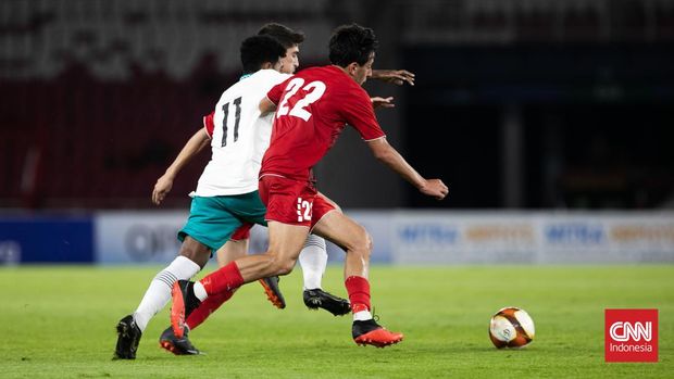 Timnas Indonesia U-22 melawan Lebanon dalam pertandingan Internasional Friendly Match di Stadion Utama Gelora Bung Karno, Jakarta, Minggu (16/4/2023).  (CNN Indonesia/Adi Maulana Ibrahim)