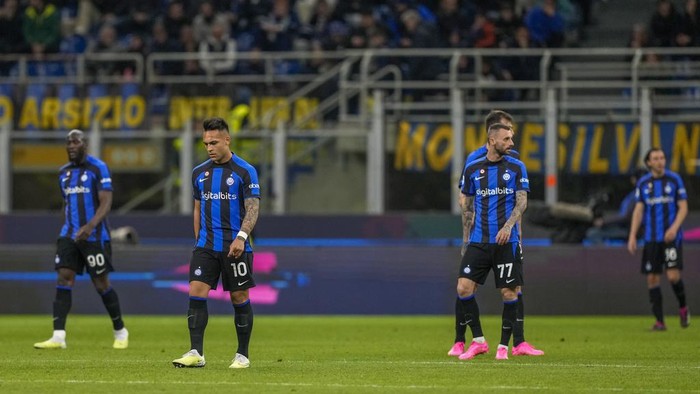 Inter Milan players react after Monzas Luca Caldirola scoring his sides opening goal during the Serie A soccer match between Inter Milan and Monza at the San Siro Stadium, in Milan, Italy, Saturday, April 15, 2023. (AP Photo/Antonio Calanni)