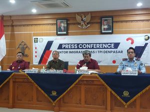 Bule Bugil di Pohon Kayu Putih, Koster: Kami Butuh Wisatawan, Tapi... Bule Bugil di Pohon Kayu Putih, Koster: Kami Butuh Wisatawan, Tapi...