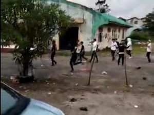 2 Kelompok Remaja di Makassar Tawuran Usai Bagi-bagi Takjil 2 Kelompok Remaja di Makassar Tawuran Usai Bagi-bagi Takjil