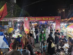 Kecipratan Berkah Malam Selawe Gresik, Ribuan PKL Kebanjiran Cuan