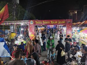 Kecipratan Berkah Malam Selawe Gresik, Ribuan PKL Kebanjiran Cuan Kecipratan Berkah Malam Selawe Gresik, Ribuan PKL Kebanjiran Cuan