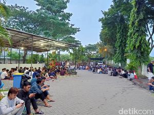 Masjid Al Madani Jadi Favorit Mahasiswa Surabaya Timur untuk Berburu Takjil Masjid Al Madani Jadi Favorit Mahasiswa Surabaya Timur untuk Berburu Takjil