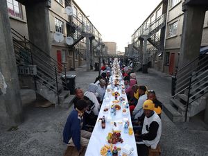 Meja Panjang saat Buka Puasa di Cape Town Afrika Selatan