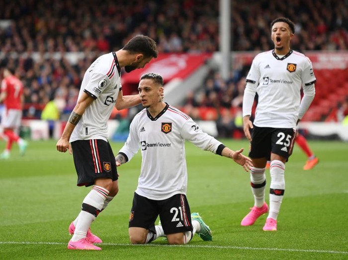 NOTTINGHAM, ENGLAND - APRIL 16: Antony of Manchester United celebrates with teammates Bruno Fernandes and Jadon Sancho after scoring the team's first goal during the Premier League match between Nottingham Forest and Manchester United at City Ground on April 16, 2023 in Nottingham, England. (Photo by Michael Regan/Getty Images)