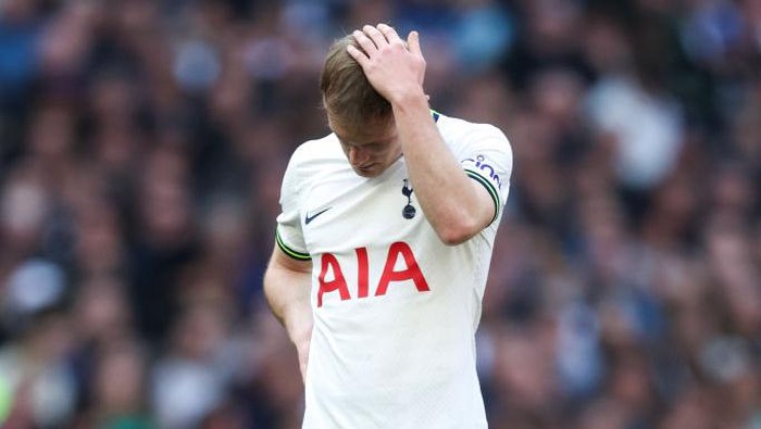 LONDON, ENGLAND - APRIL 15: Oliver Skipp of Tottenham Hotspur reacts during the Premier League match between Tottenham Hotspur and AFC Bournemouth at Tottenham Hotspur Stadium on April 15, 2023 in London, United Kingdom. (Photo by James Williamson - AMA/Getty Images)