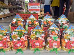 Tren Parsel Lebaran: Dulu yang Laris Buah, Sekarang Snack