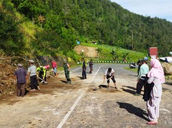 Longsor Sempat Terjadi di Jalan Tembus Tawangmangu, 6 Jam Jalan Ditutup