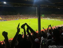 Laga Pesta Juara PSM Makassar Vs Borneo FC Disaksikan 12.803 Penonton
