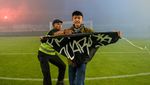Persib Kalah, Bobotoh Masuk Lapangan