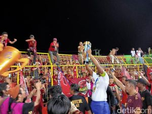 Pesta Juara PSM Makassar, Yuran Beri Kesempatan Suporter Pegang Trofi Liga 1