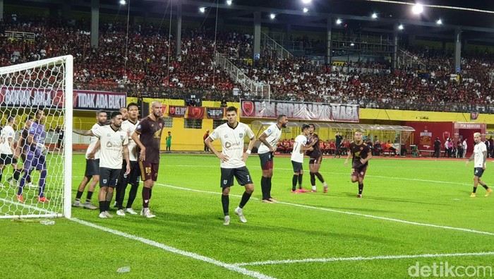 PSM Makassar menutup musim Liga 2022/2023 dengan hasil manis kemenangan 3-0 atas Borneo FC. Ibnu Munsir/detikSulsel