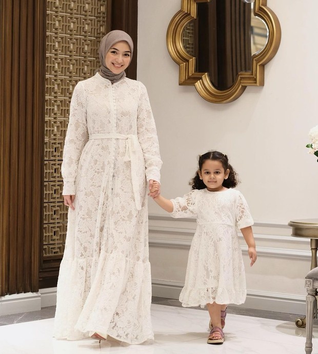 Sederhana dengan Gamis Putih. Foto Instagram: citraciki