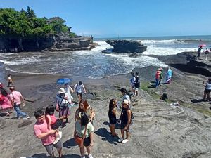 Kunjungan Diprediksi Melonjak, Parkir Tanah Lot-Ulundanu Beratan Ditata Kunjungan Diprediksi Melonjak, Parkir Tanah Lot-Ulundanu Beratan Ditata
