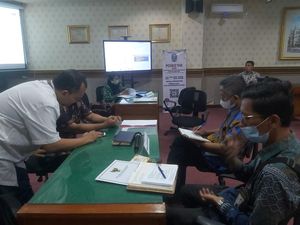 Sejumlah Masalah Ditemukan Ombudsman RI di Posko THR Disnaker Jatim Sejumlah Masalah Ditemukan Ombudsman RI di Posko THR Disnaker Jatim