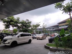 Suasana Rest Area Pendopo Km 456 Salatiga Tol Semarang-Solo Siang Ini