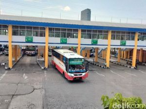 Lonjakan Pemudik di Terminal Purabaya Capai 100 Persen Lonjakan Pemudik di Terminal Purabaya Capai 100 Persen